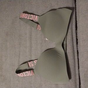 Victoria secret t-shirt bra